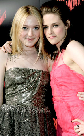 Kristen Stewart, Dakota Fanning Kristen Stewart, Dakota Fanning